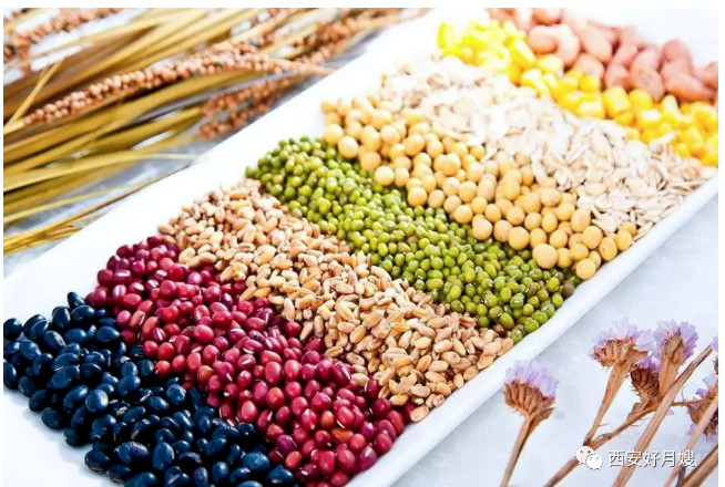 西安月嫂公司-1歲前這些食物不能給孩子吃！輔食添加黑名單